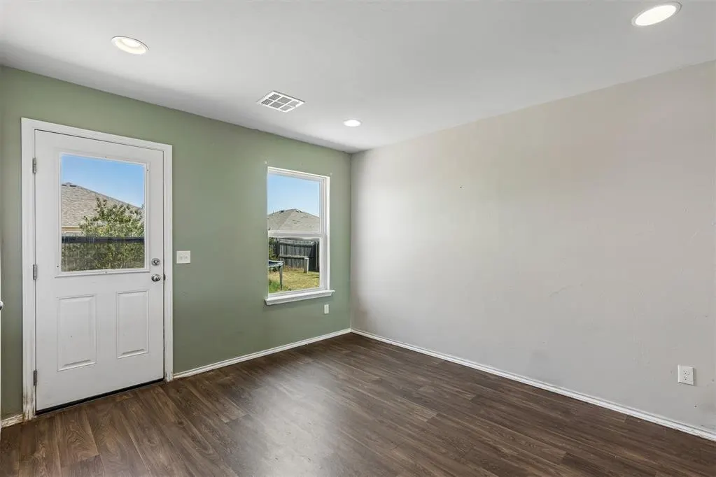 Photo 17 — 2033 W Autumn Way, Mustang, OK 73064