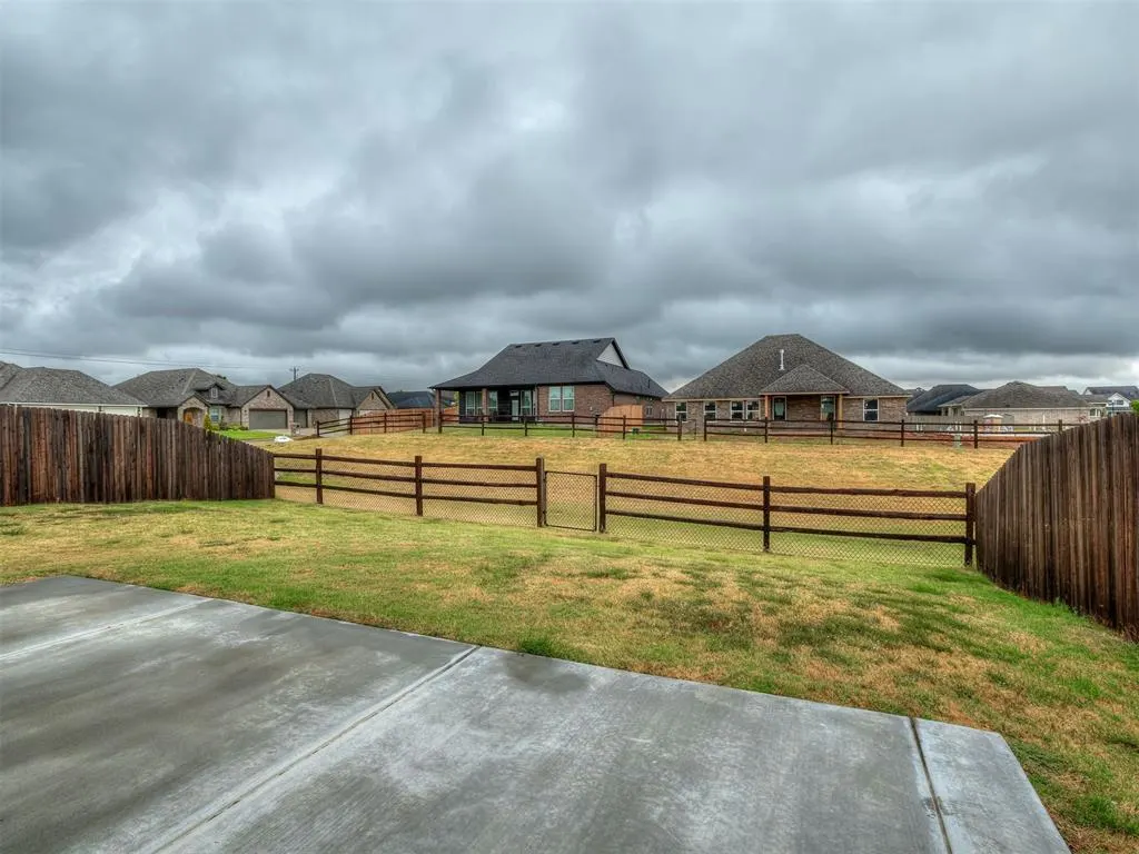 Photo 39 — 10525 NW 32nd Street, Yukon, OK 73099