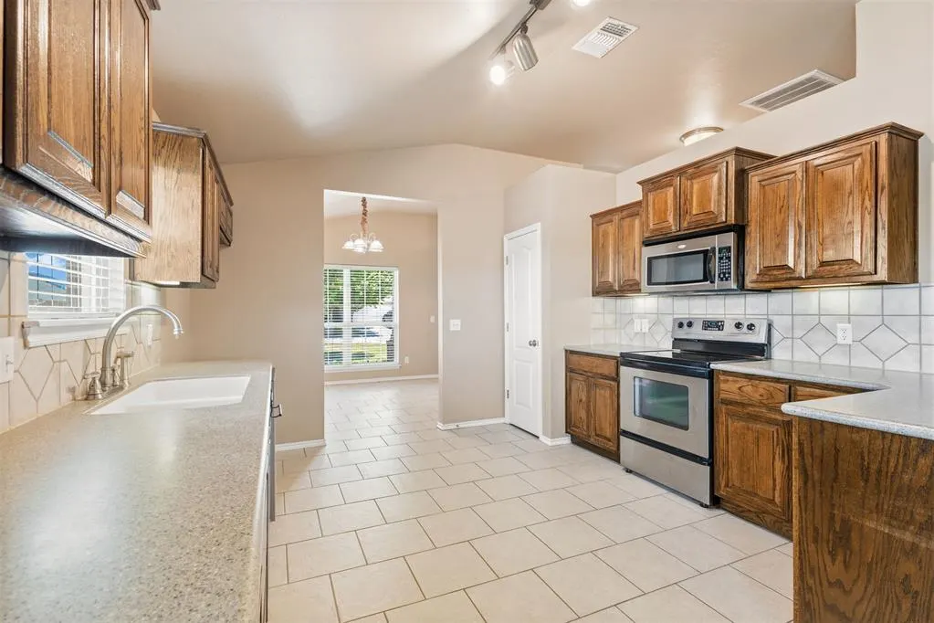 Photo 15 — 15809 Windstop Court, Oklahoma City, OK 73170