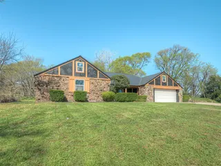 Sold home at 915 Hidden Lake Drive