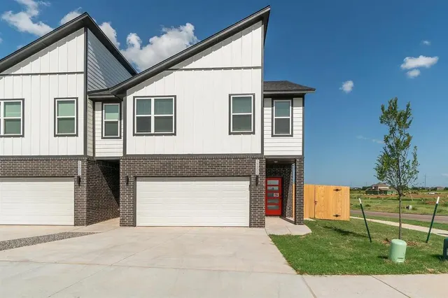 Front exterior — 19505 Molly Place, Edmond, OK 73012