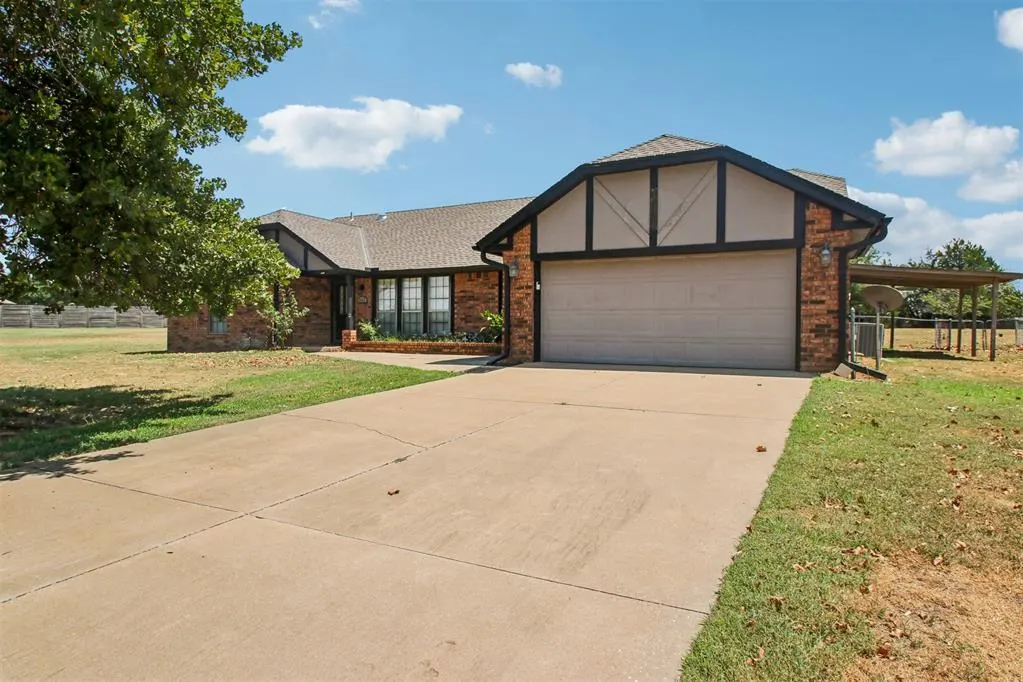 Front exterior — 812 Dripping Springs Drive, Edmond, OK 73034