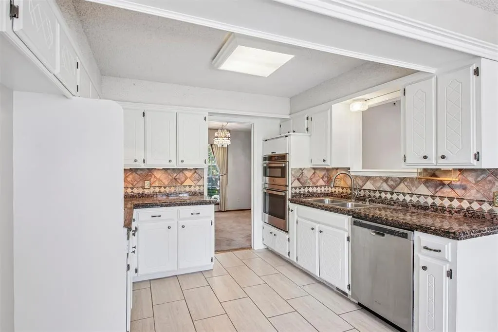 Photo 13 — 812 Dripping Springs Drive, Edmond, OK 73034