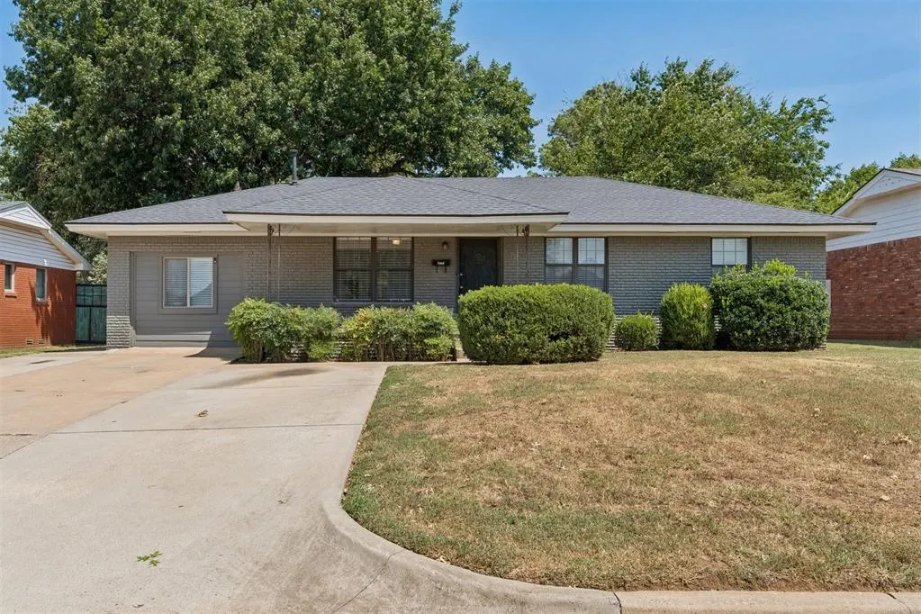 Photo 2 — 1407 Lindale Avenue, Norman, OK 73069