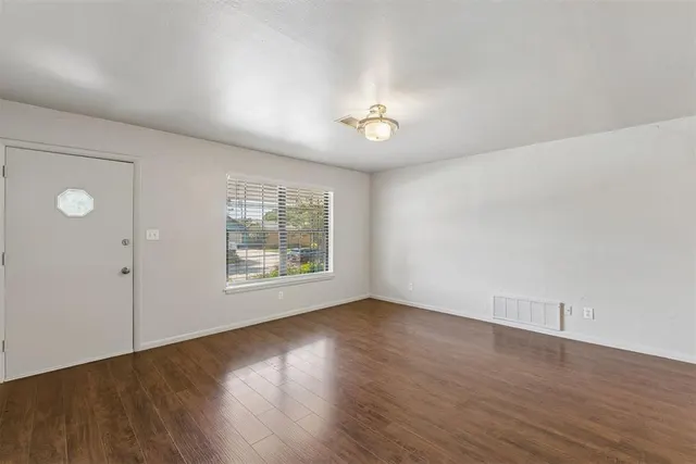 Photo 3 — 1407 Lindale Avenue, Norman, OK 73069