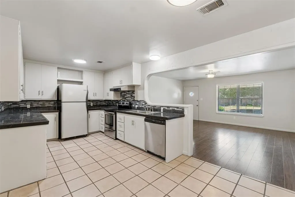 Photo 8 — 1407 Lindale Avenue, Norman, OK 73069