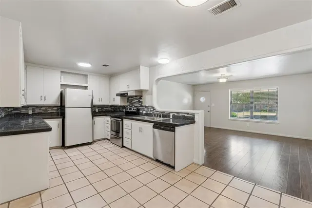 Photo 8 — 1407 Lindale Avenue, Norman, OK 73069