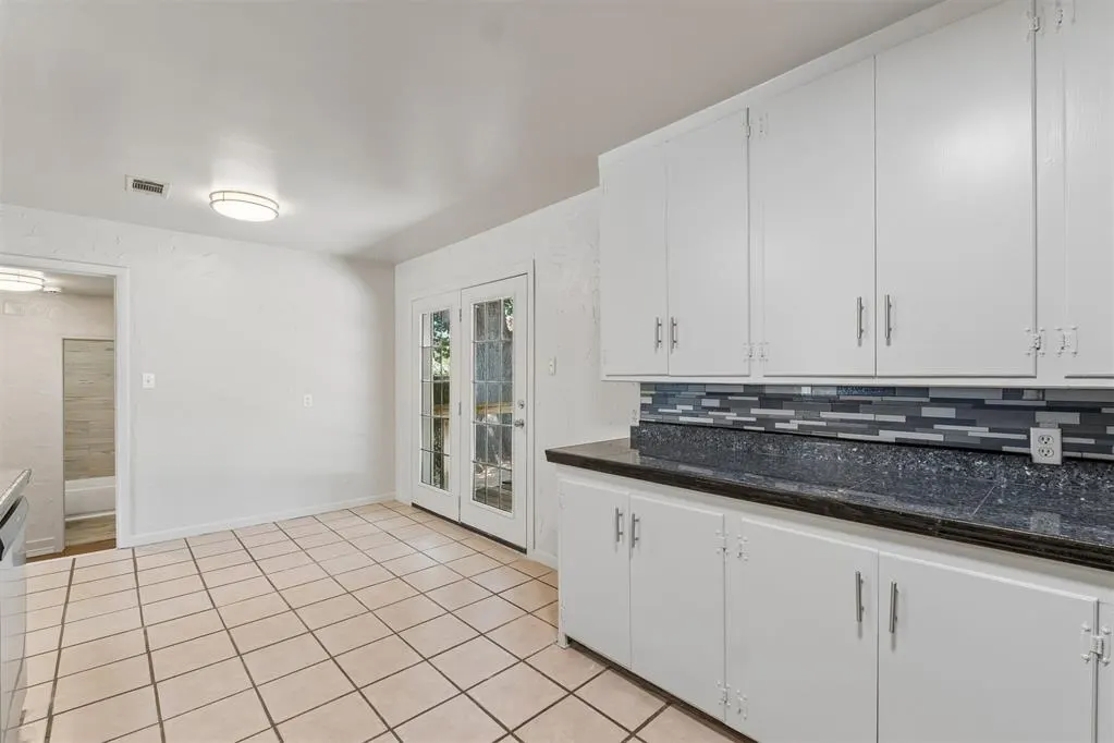 Photo 11 — 1407 Lindale Avenue, Norman, OK 73069