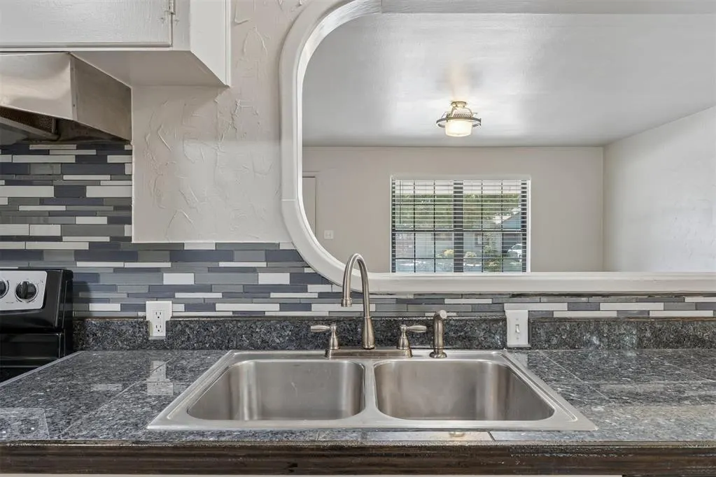 Photo 13 — 1407 Lindale Avenue, Norman, OK 73069