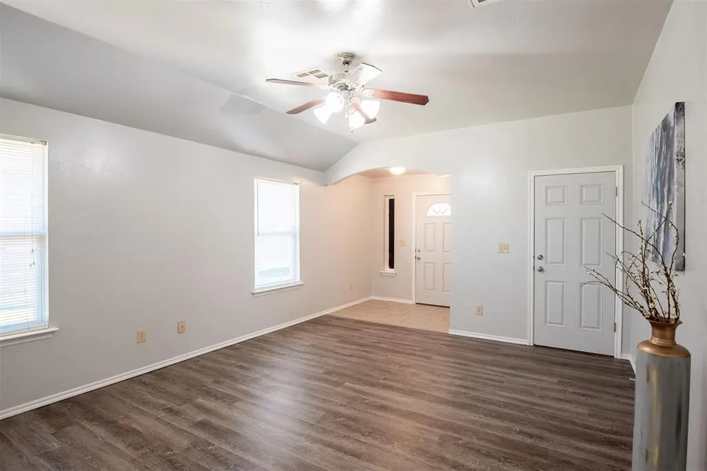 Photo 4 — 8109 Frye Lane, Oklahoma City, OK 73135