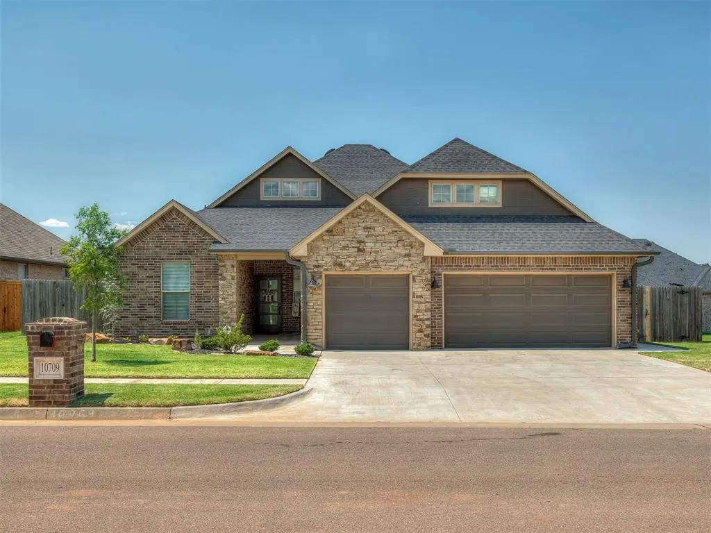 Front exterior — 10709 Coeur Court, Yukon, OK 73099