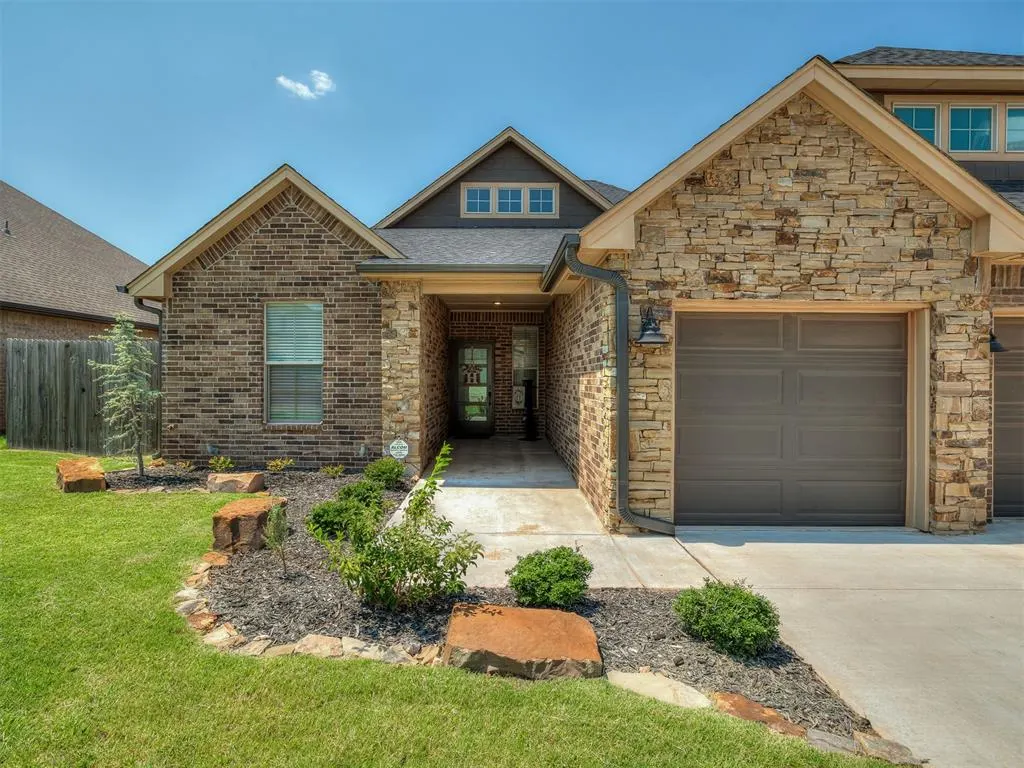 Photo 2 — 10709 Coeur Court, Yukon, OK 73099