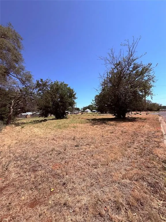 Photo 2 — 619 S Oliver Avenue, Elk City, OK 73644