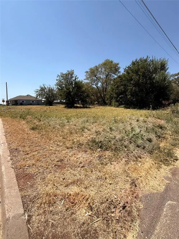 Photo 3 — 619 S Oliver Avenue, Elk City, OK 73644