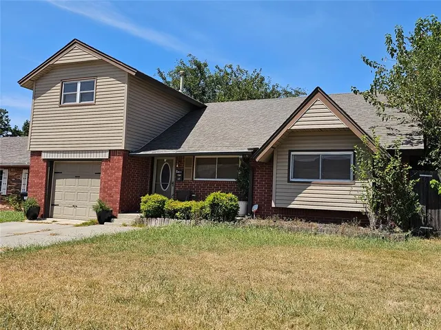 Photo 2 — 121 SW 16th Street, Oklahoma City, OK 73160