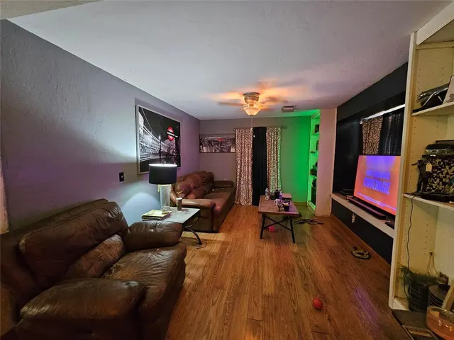 Photo 4 — 121 SW 16th Street, Oklahoma City, OK 73160