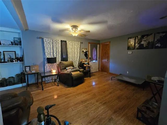 Photo 7 — 121 SW 16th Street, Oklahoma City, OK 73160