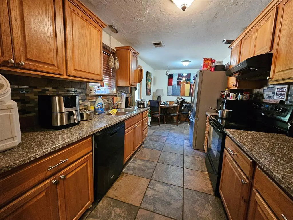 Photo 14 — 121 SW 16th Street, Oklahoma City, OK 73160