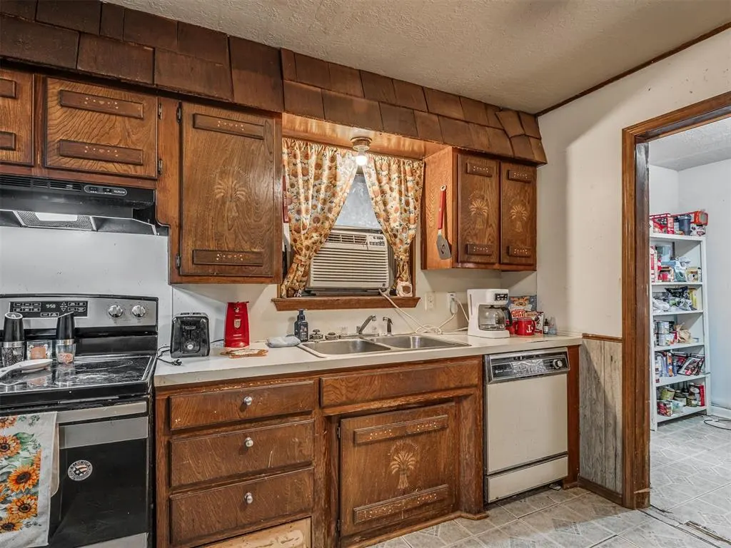 Photo 16 — 602 High Street, Ninnekah, OK 73067
