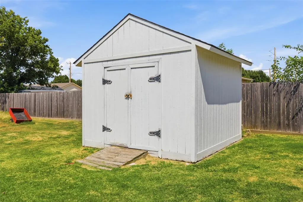 Photo 40 — 905 NW 33rd Street, Moore, OK 73160