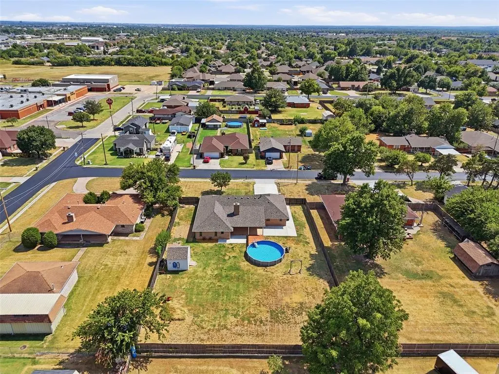 Photo 41 — 905 NW 33rd Street, Moore, OK 73160
