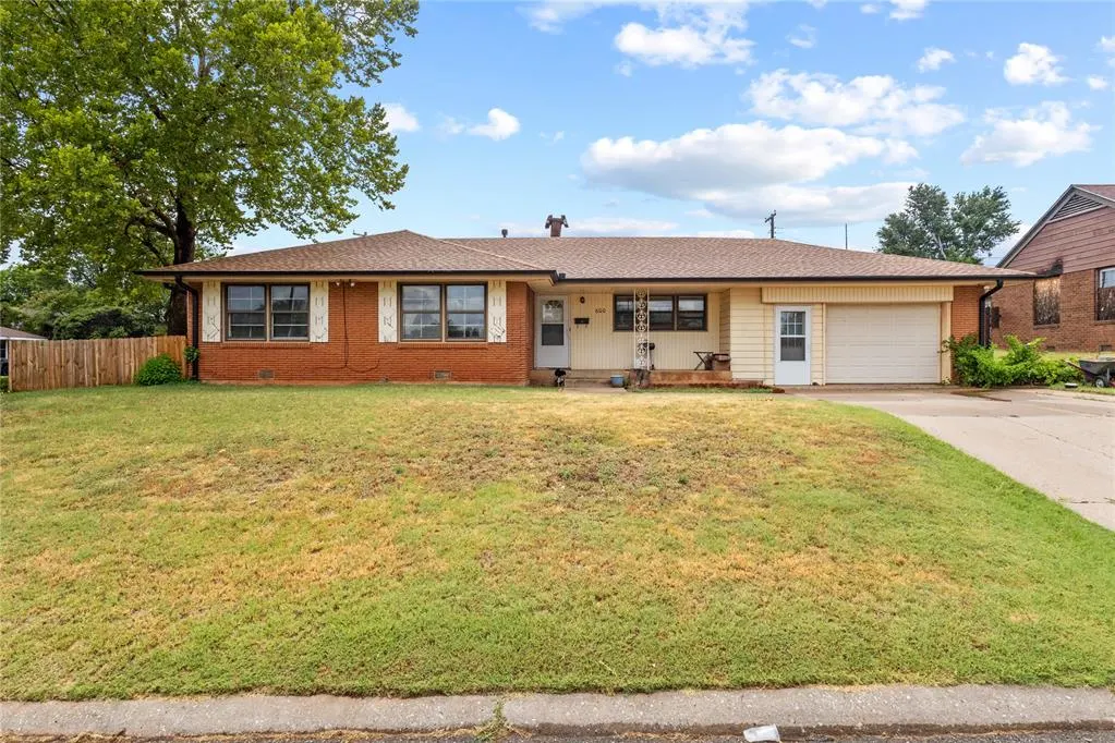 Front exterior — 600 N Congress Street, Clinton, OK 73601