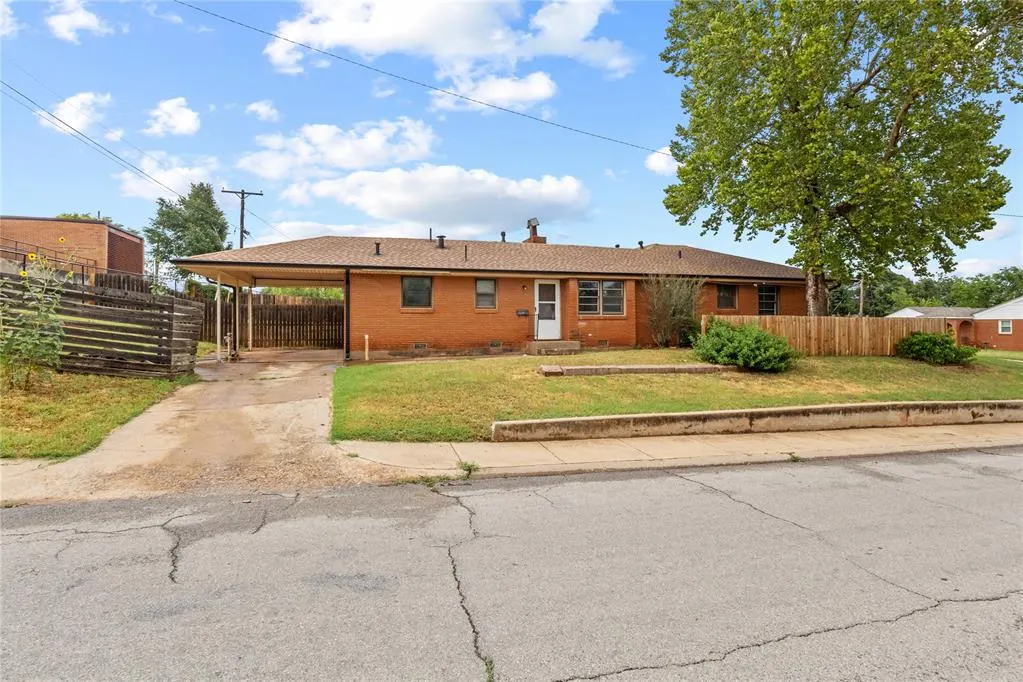 Photo 2 — 600 N Congress Street, Clinton, OK 73601