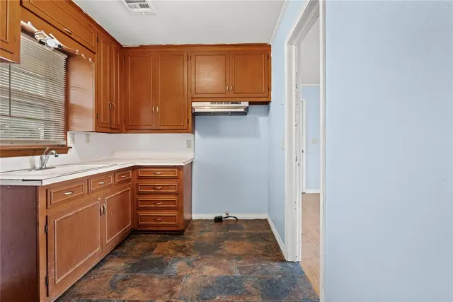 Photo 4 — 600 N Congress Street, Clinton, OK 73601