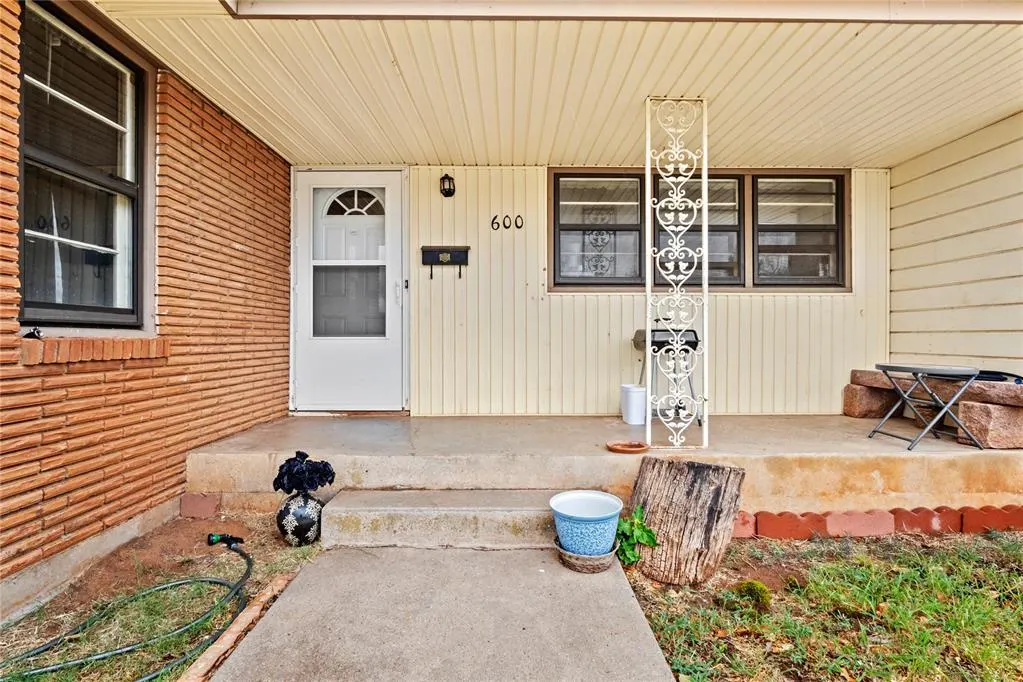Photo 7 — 600 N Congress Street, Clinton, OK 73601