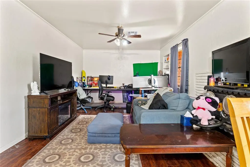 Photo 9 — 600 N Congress Street, Clinton, OK 73601