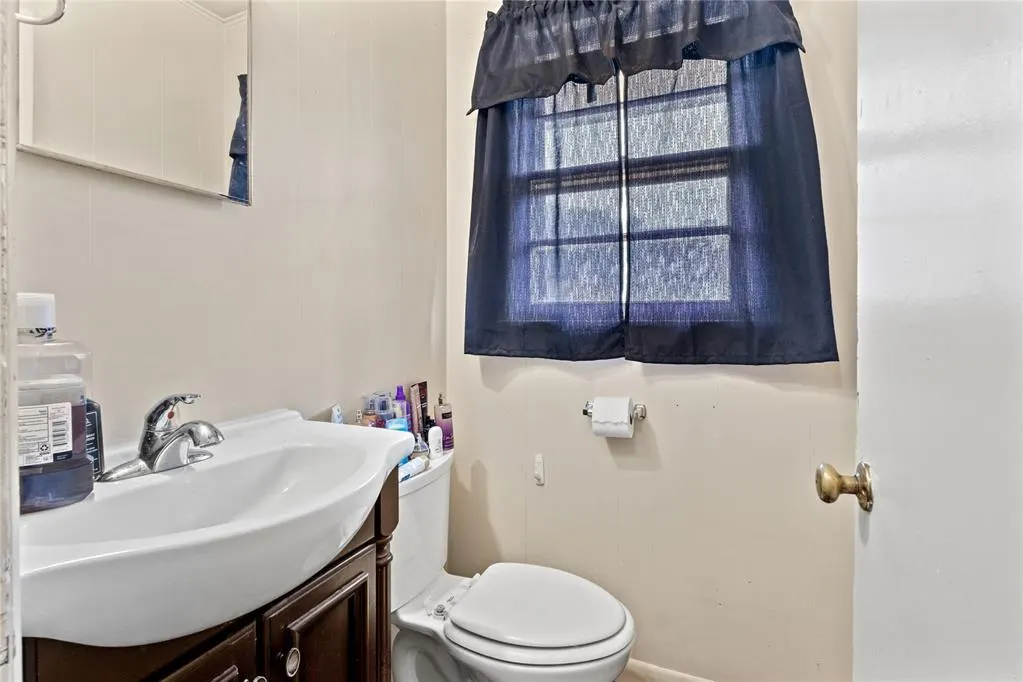 Photo 10 — 600 N Congress Street, Clinton, OK 73601