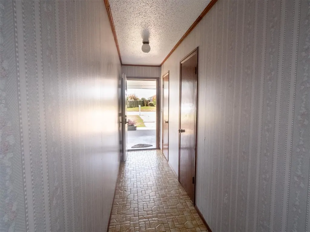 Photo 6 — 1216 Glenwood Drive, Moore, OK 73160