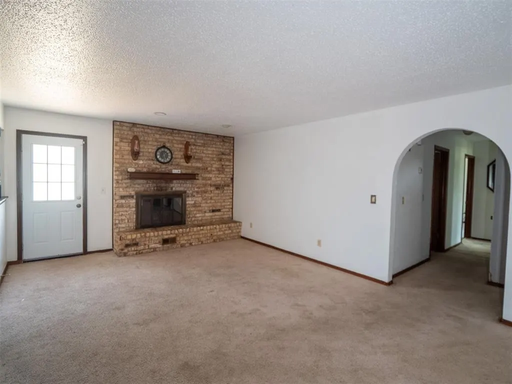 Photo 11 — 1216 Glenwood Drive, Moore, OK 73160
