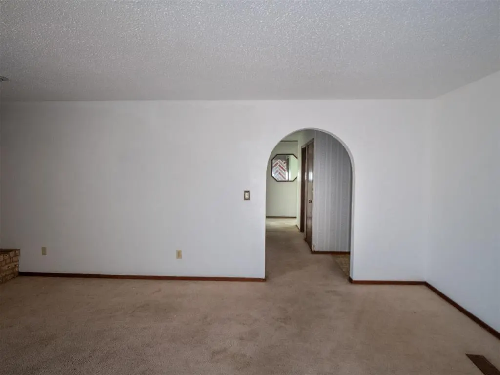 Photo 12 — 1216 Glenwood Drive, Moore, OK 73160