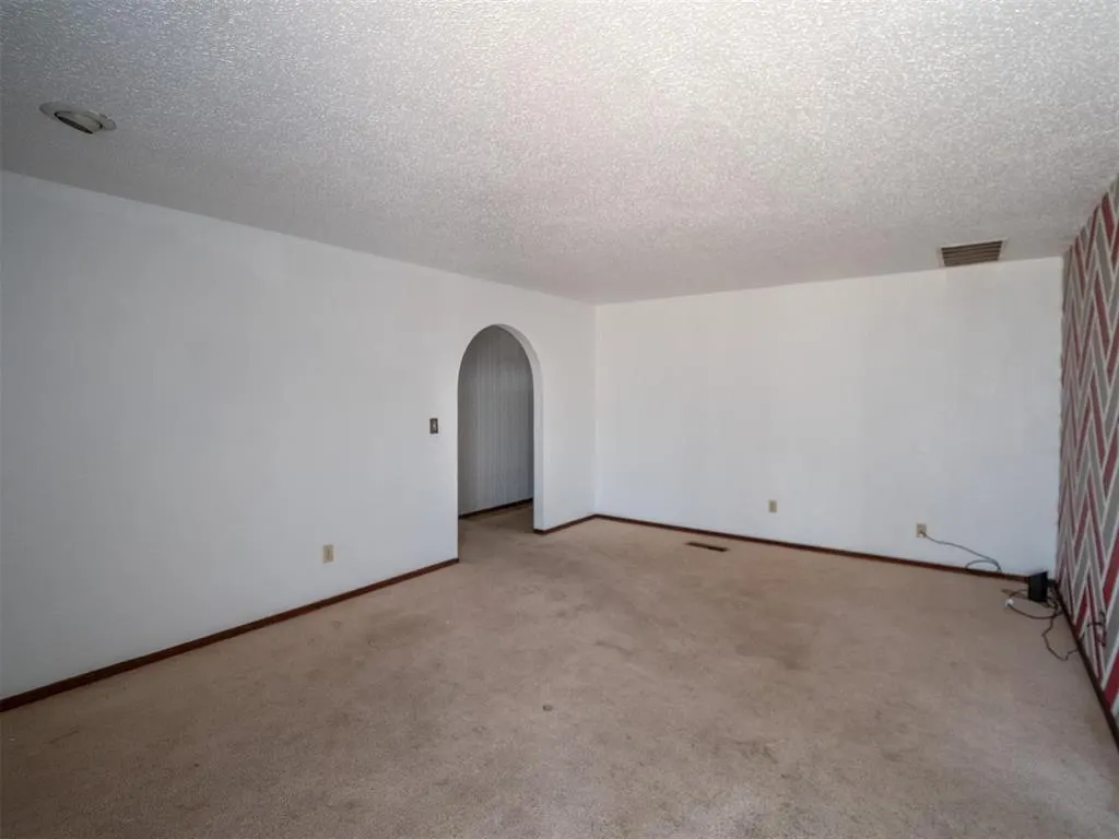 Photo 13 — 1216 Glenwood Drive, Moore, OK 73160