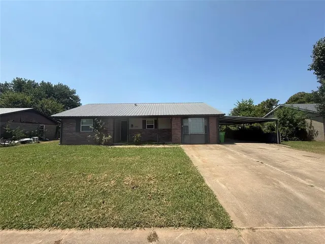 Photo 2 — 1023 Meadowbrook Lane, Prague, OK 74864