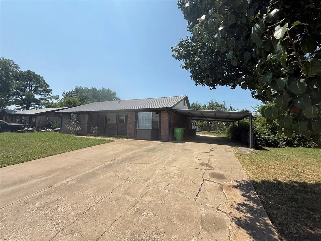 Photo 3 — 1023 Meadowbrook Lane, Prague, OK 74864
