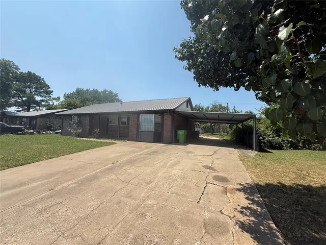Photo 3 — 1023 Meadowbrook Lane, Prague, OK 74864