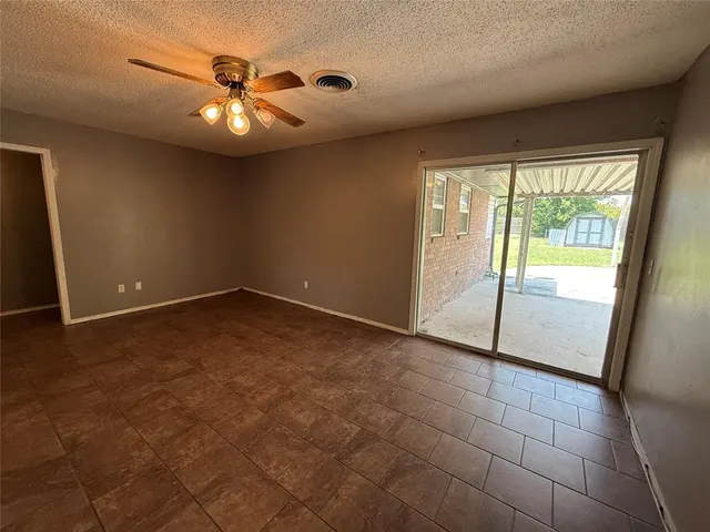 Photo 7 — 1023 Meadowbrook Lane, Prague, OK 74864