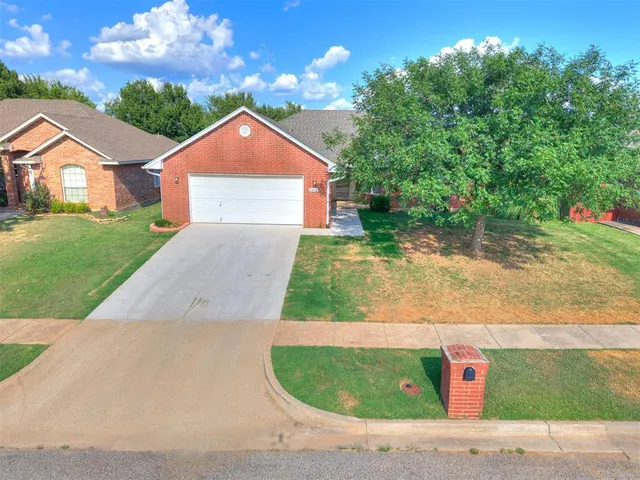 Photo 2 — 1305 Melisa Drive, Norman, OK 73071