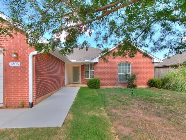 Photo 3 — 1305 Melisa Drive, Norman, OK 73071