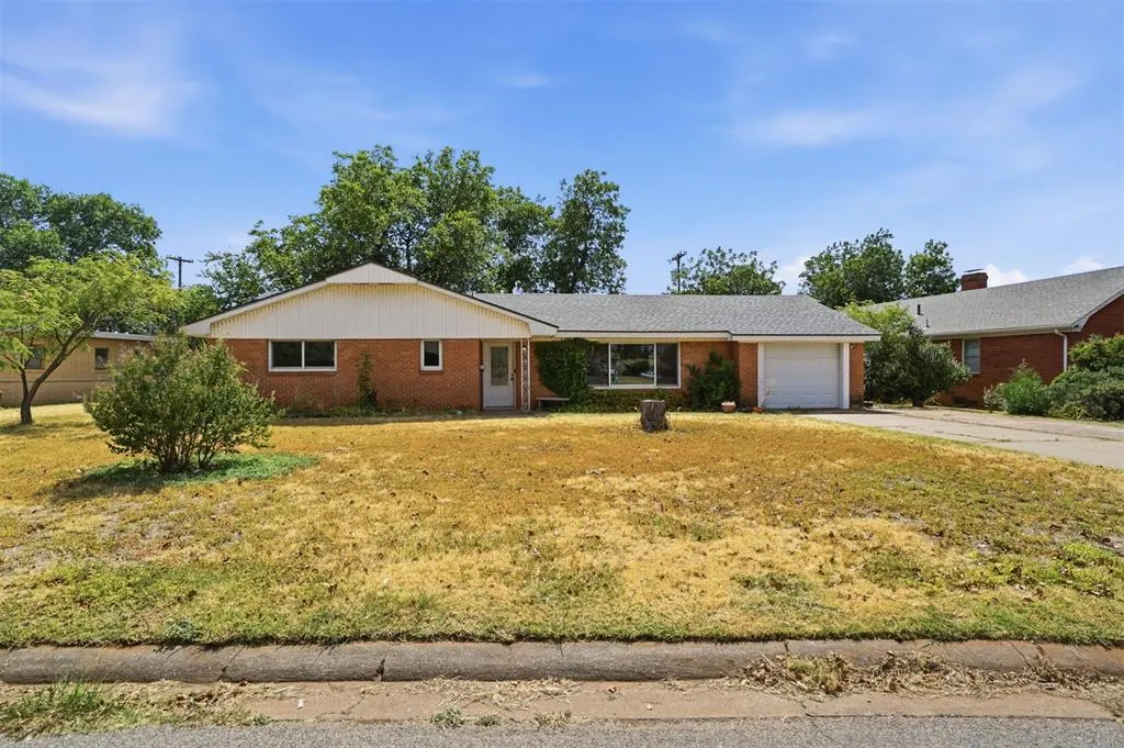 Front exterior — 1731 N Hudson Street, Altus, OK 73521