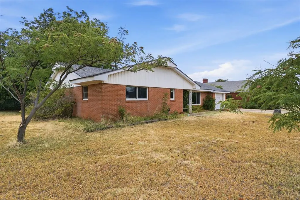 Photo 4 — 1731 N Hudson Street, Altus, OK 73521