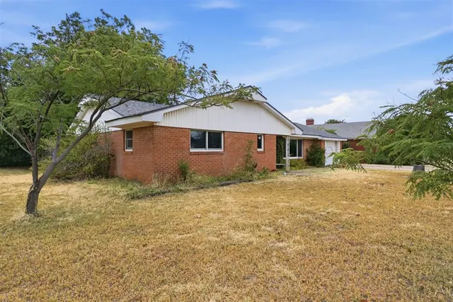 Photo 4 — 1731 N Hudson Street, Altus, OK 73521