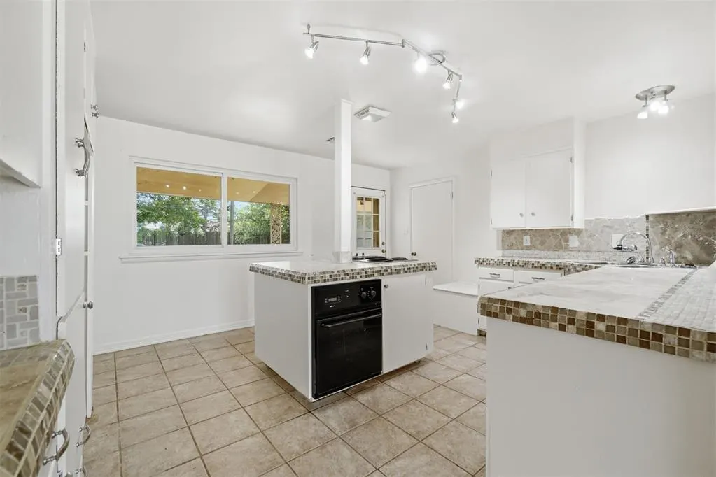 Photo 15 — 1731 N Hudson Street, Altus, OK 73521