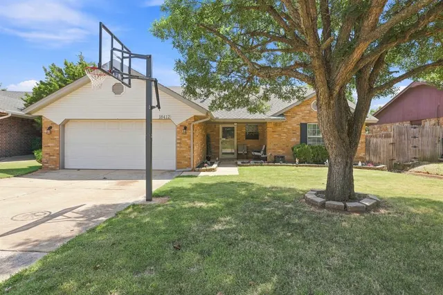 Photo 2 — 18412 Scarlet Oak Lane, Edmond, OK 73012