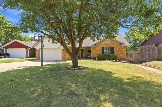 Photo 3 — 18412 Scarlet Oak Lane, Edmond, OK 73012