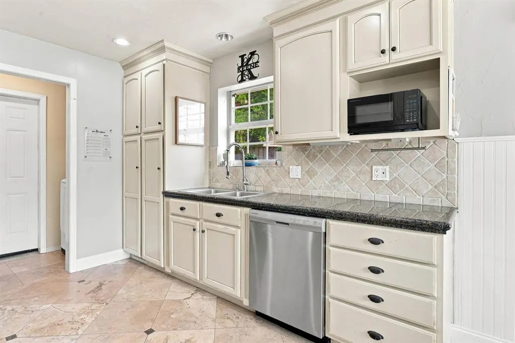 Photo 11 — 18412 Scarlet Oak Lane, Edmond, OK 73012