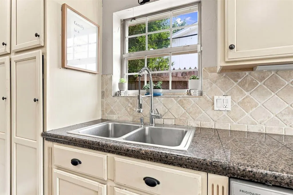 Photo 12 — 18412 Scarlet Oak Lane, Edmond, OK 73012