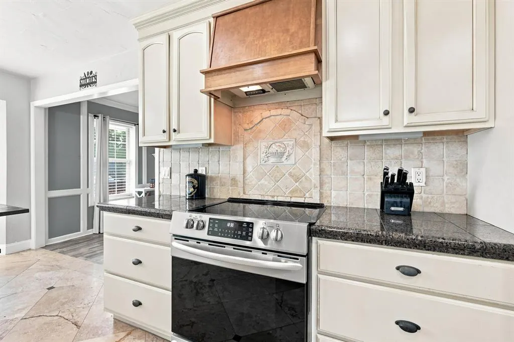 Photo 13 — 18412 Scarlet Oak Lane, Edmond, OK 73012